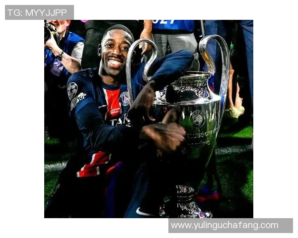 黄色长发的足球明星在绿茵场上的传奇故事与辉煌成就